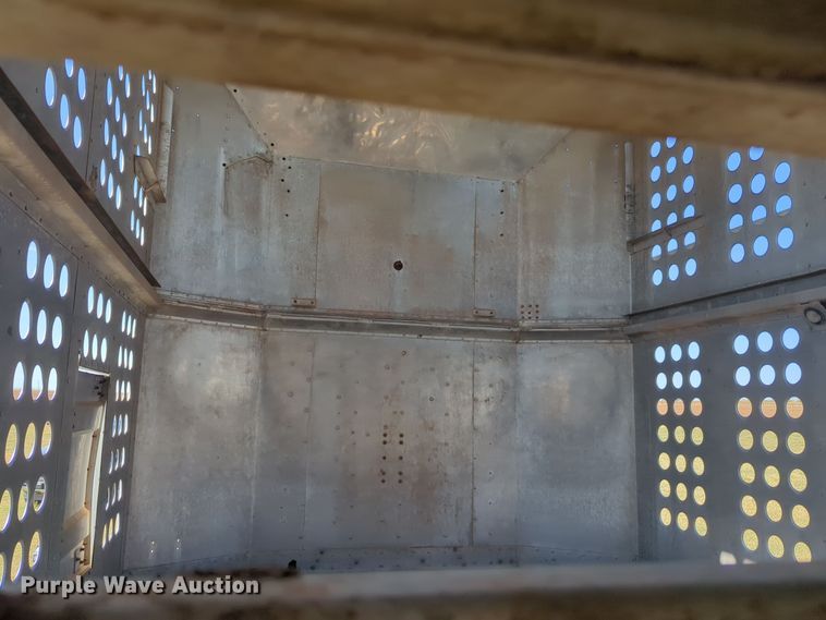 image for item EQ2193 1983 Merritt Cattle Drive livestock trailer