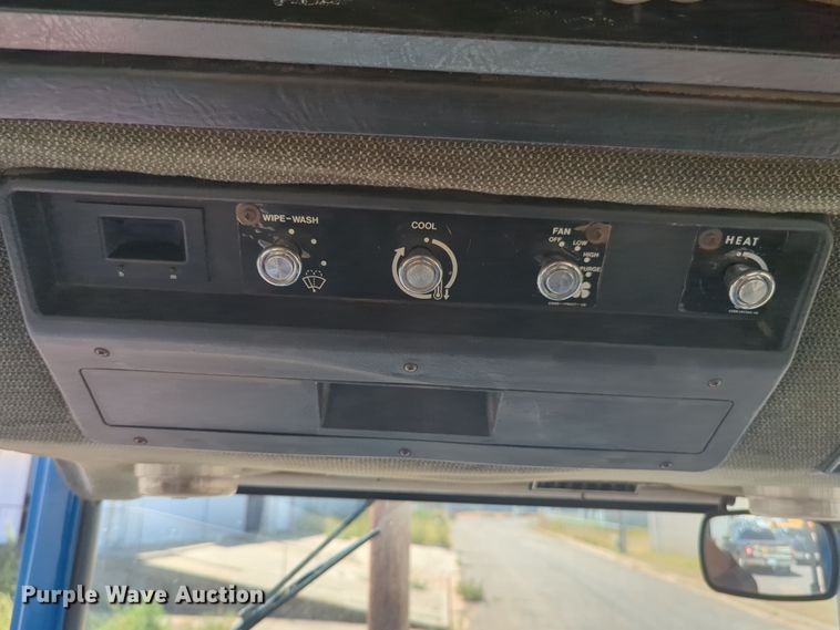 image for item EQ2196 1991 Ford  8730 tractor