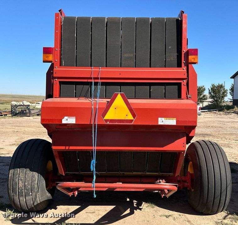 image for item ER8020 2013 New Holland BR7090 Specialty Crop round baler