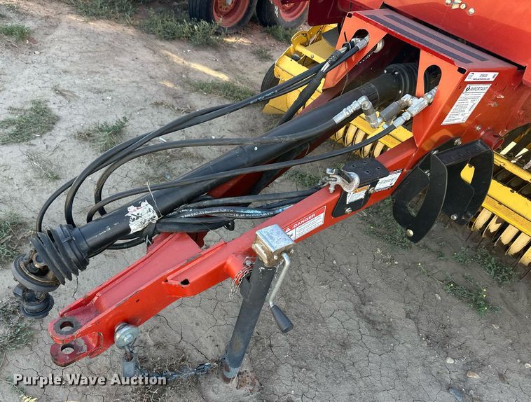 image for item ER8020 2013 New Holland BR7090 Specialty Crop round baler