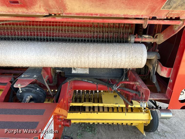image for item ER8020 2013 New Holland BR7090 Specialty Crop round baler