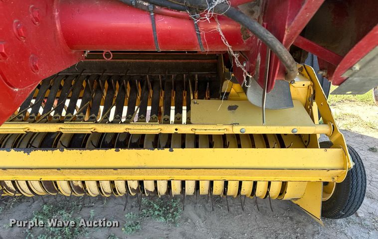 image for item ER8020 2013 New Holland BR7090 Specialty Crop round baler