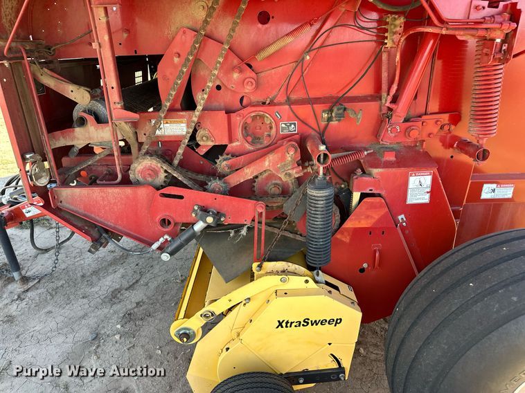 image for item ER8020 2013 New Holland BR7090 Specialty Crop round baler