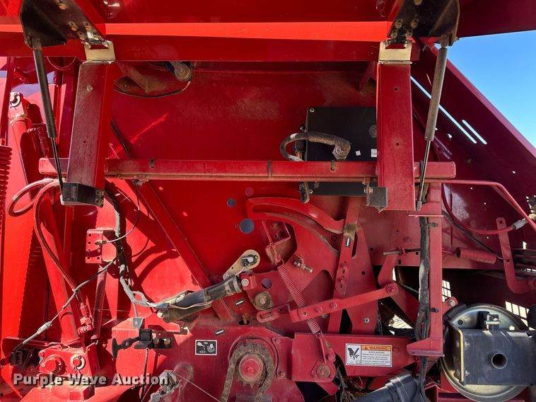 image for item ER8020 2013 New Holland BR7090 Specialty Crop round baler