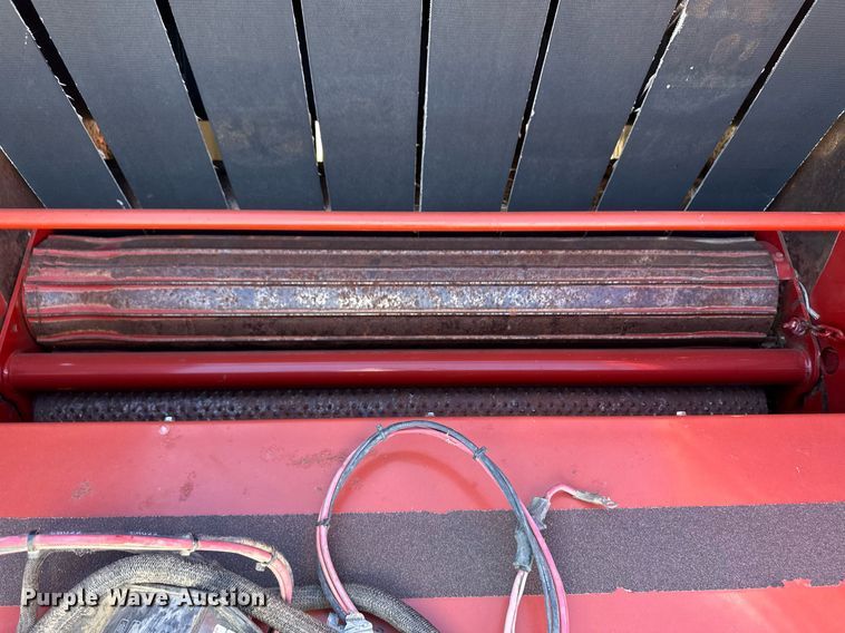 image for item ER8020 2013 New Holland BR7090 Specialty Crop round baler