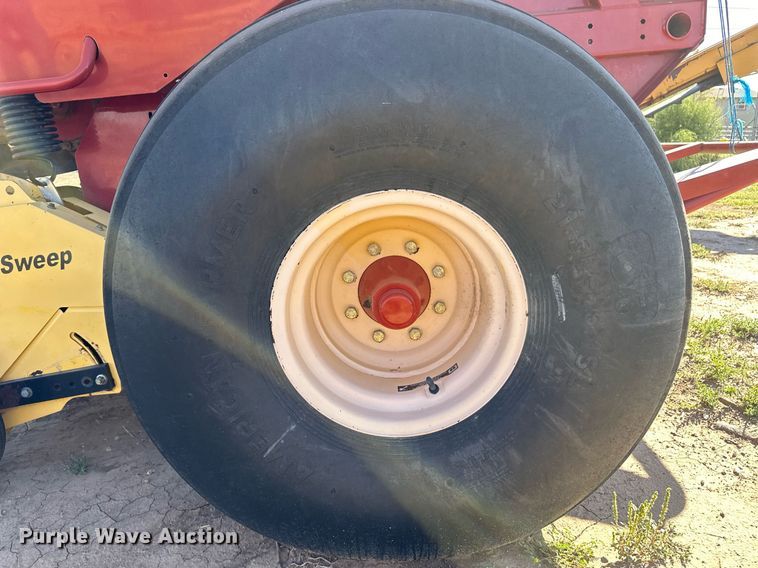 image for item ER8020 2013 New Holland BR7090 Specialty Crop round baler