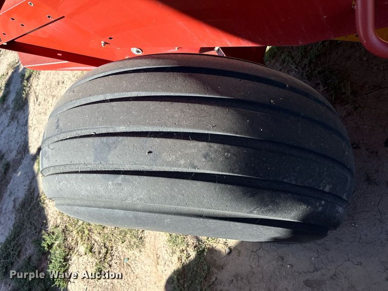 image for item ER8020 2013 New Holland BR7090 Specialty Crop round baler