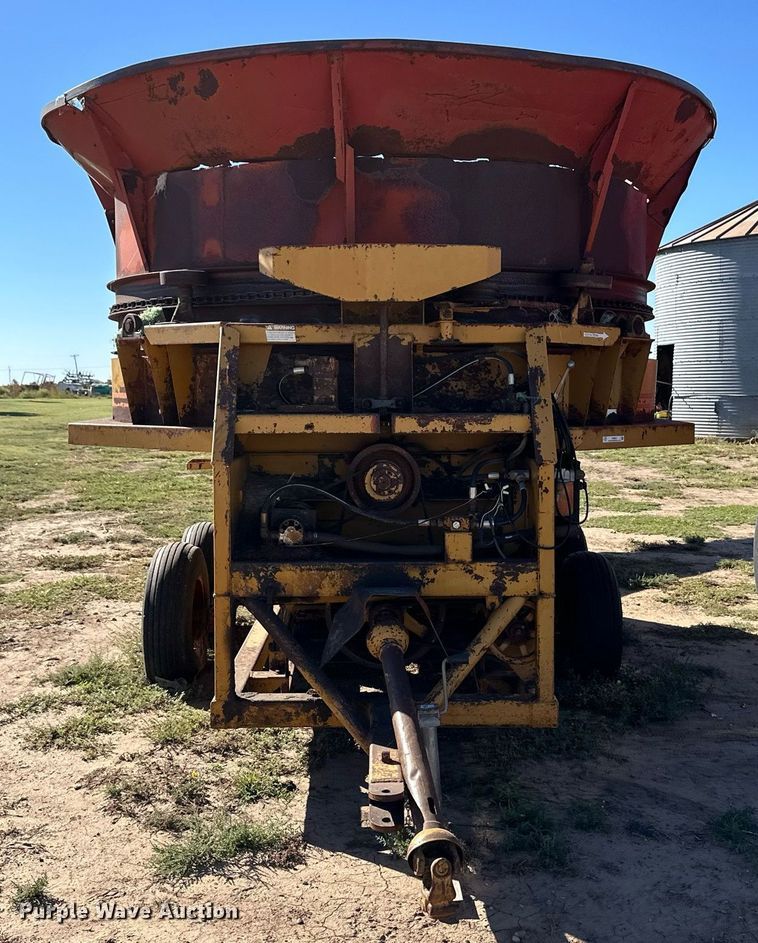 image for item ER8021 Haybuster H1100 bale processor