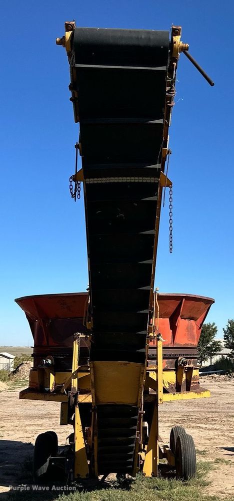 image for item ER8021 Haybuster H1100 bale processor