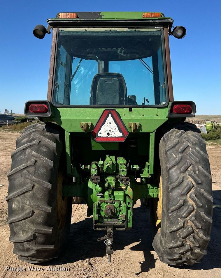 image for item ER8023 1976 John Deere 4430 tractor