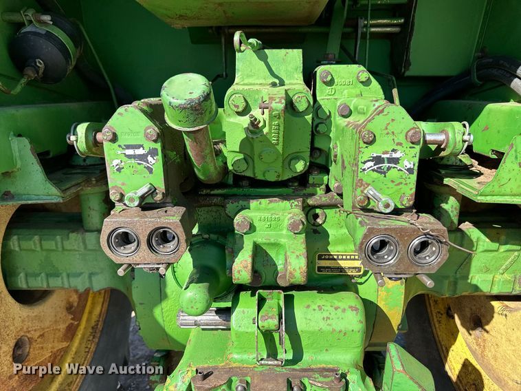 image for item ER8023 1976 John Deere 4430 tractor