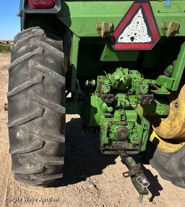image for item ER8023 1976 John Deere 4430 tractor