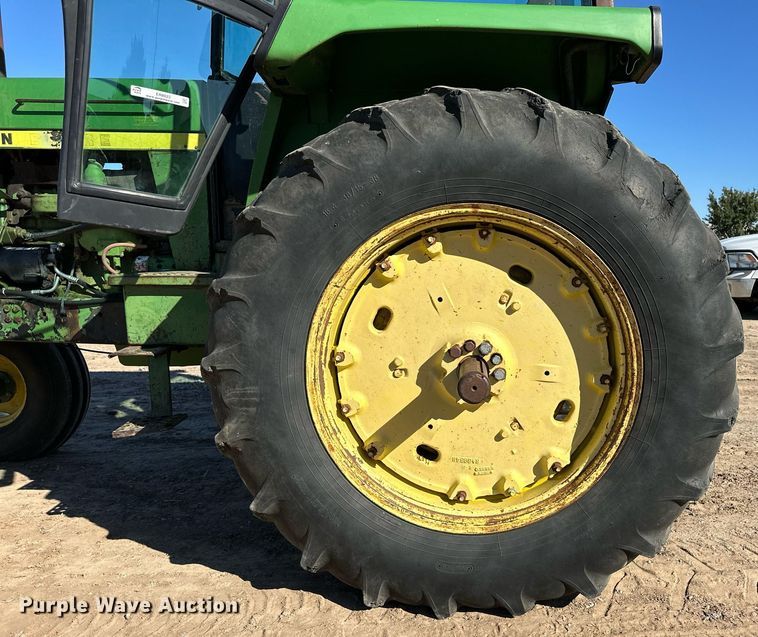 image for item ER8023 1976 John Deere 4430 tractor