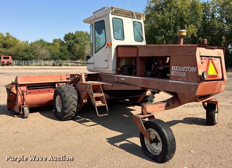 image for item ER8043 Hesston 6600 swather / windrower