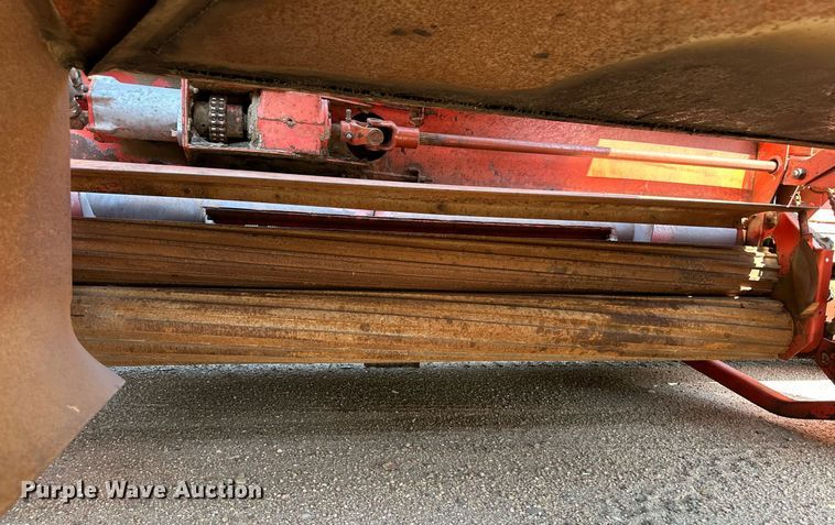 image for item ER8043 Hesston 6600 swather / windrower