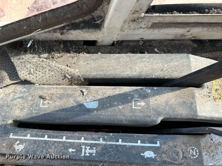 image for item ER8043 Hesston 6600 swather / windrower