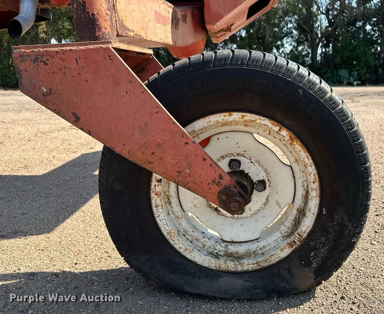 image for item ER8043 Hesston 6600 swather / windrower