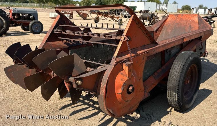 image for item ER8047 Case 115 manure spreader