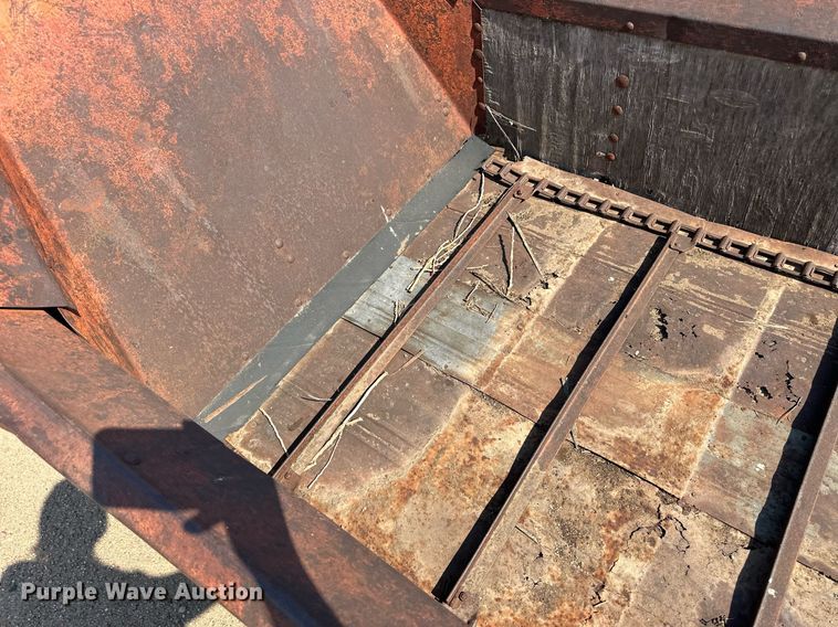 image for item ER8047 Case 115 manure spreader