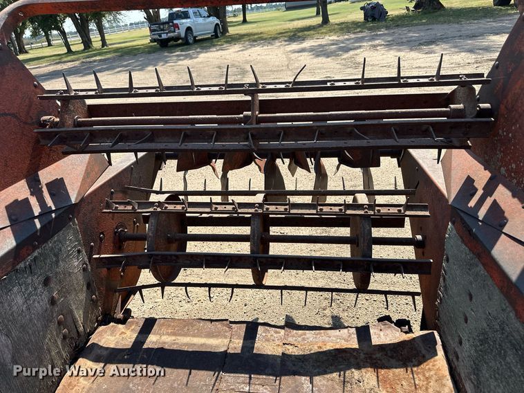 image for item ER8047 Case 115 manure spreader