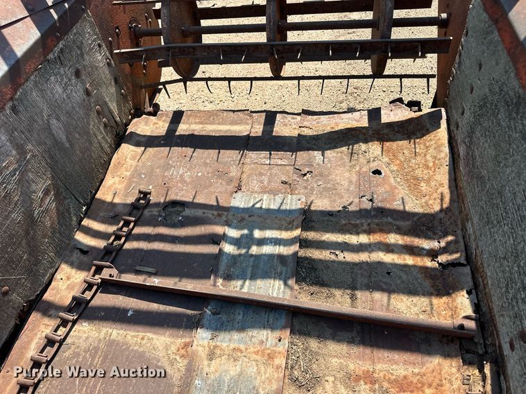 image for item ER8047 Case 115 manure spreader