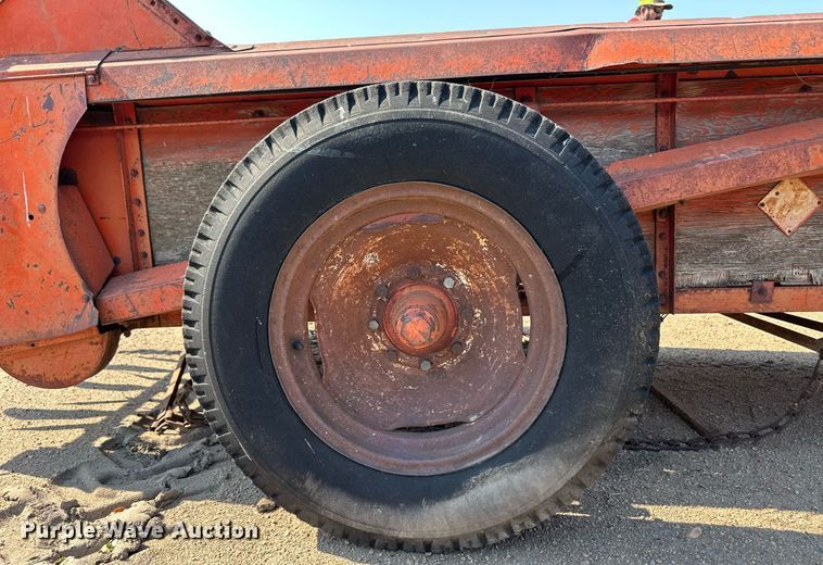 image for item ER8047 Case 115 manure spreader