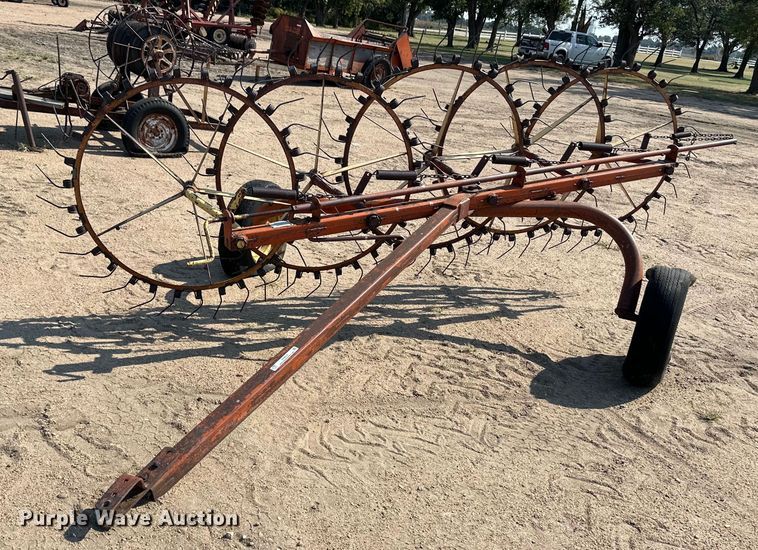 image for item ER8055 Farmhand F76B hay rake
