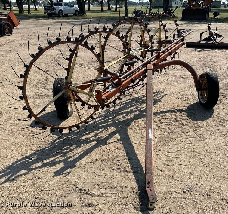 image for item ER8055 Farmhand F76B hay rake