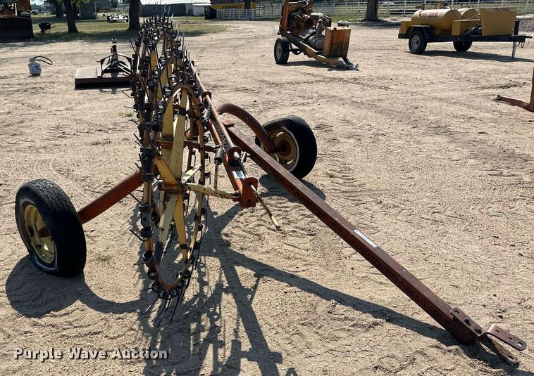 image for item ER8055 Farmhand F76B hay rake