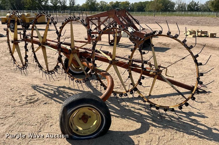 image for item ER8055 Farmhand F76B hay rake