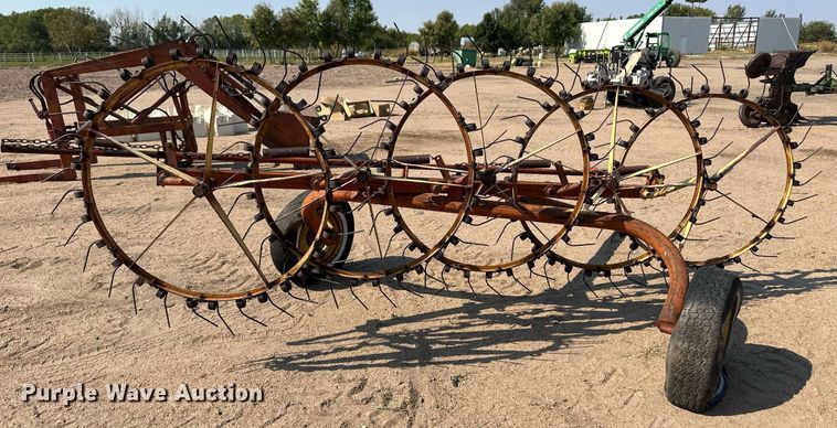 image for item ER8055 Farmhand F76B hay rake