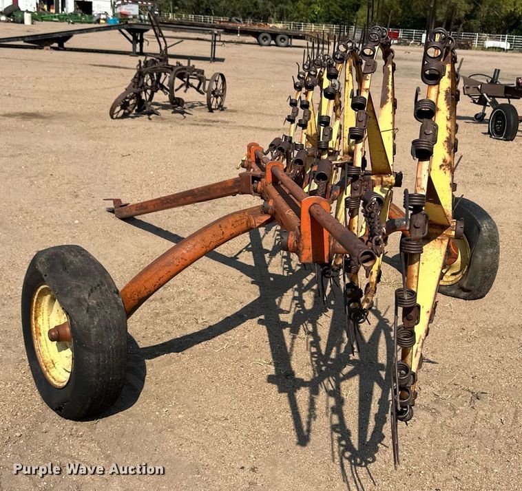 image for item ER8055 Farmhand F76B hay rake