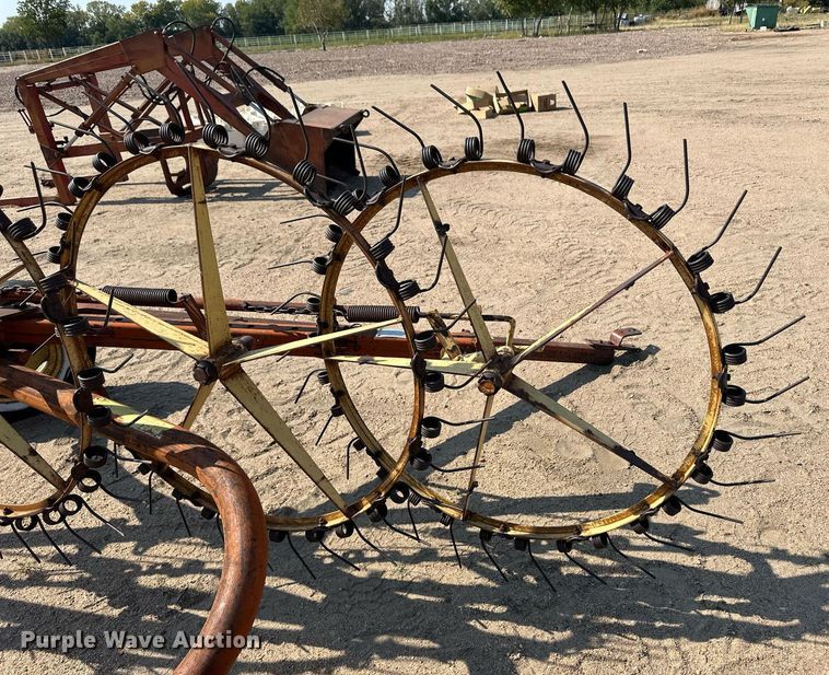 image for item ER8055 Farmhand F76B hay rake