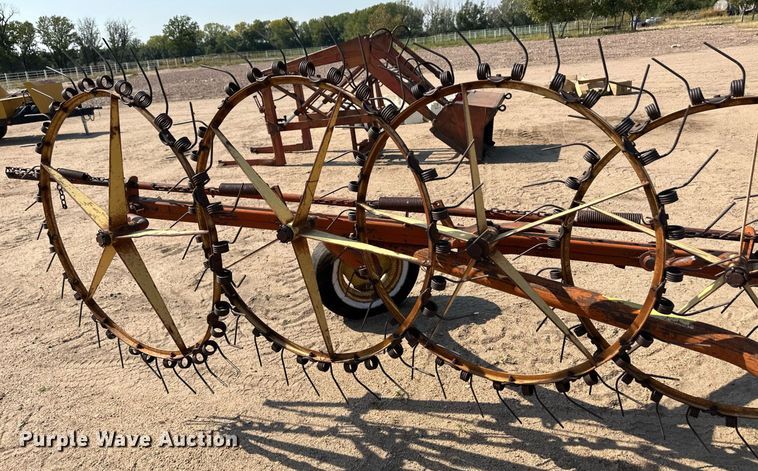 image for item ER8055 Farmhand F76B hay rake