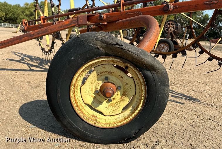 image for item ER8055 Farmhand F76B hay rake