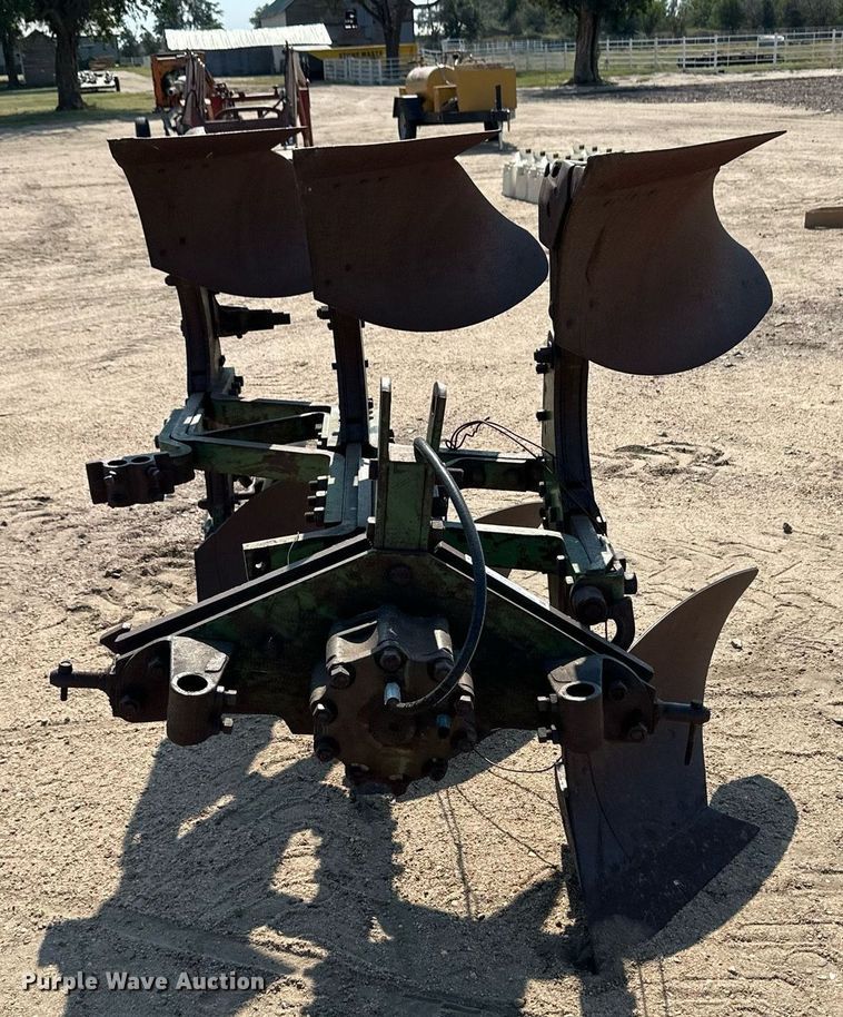 image for item ER8059 Six bottom two way plow