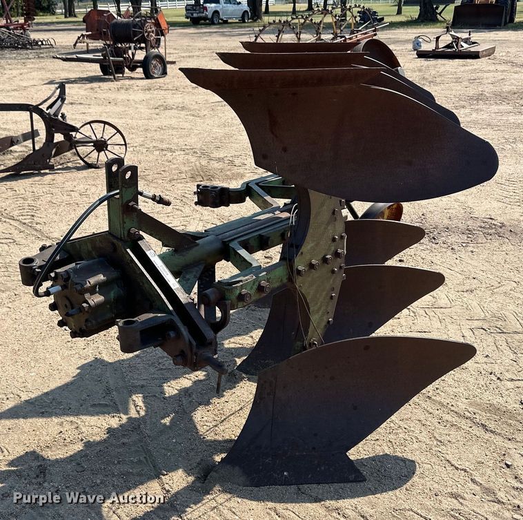 image for item ER8059 Six bottom two way plow