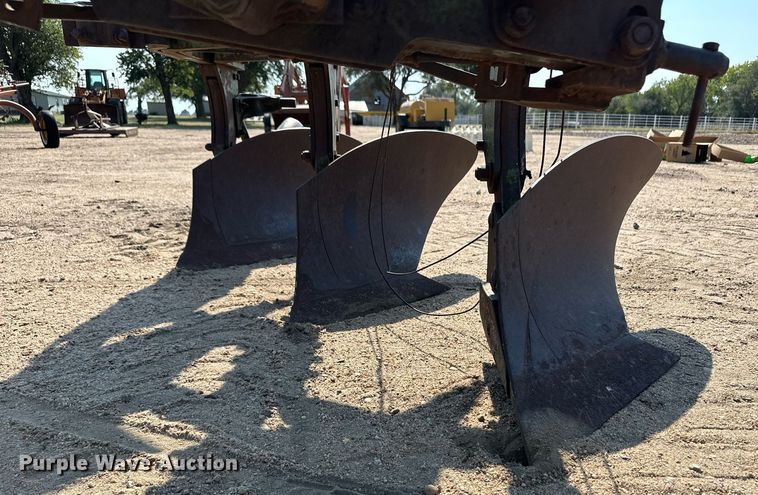 image for item ER8059 Six bottom two way plow