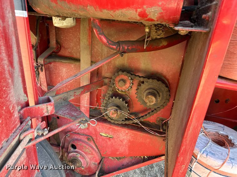 image for item ER8072 1994 Case IH 8465A round baler
