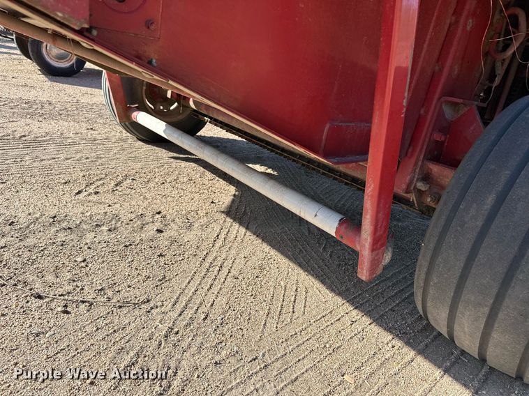 image for item ER8072 1994 Case IH 8465A round baler
