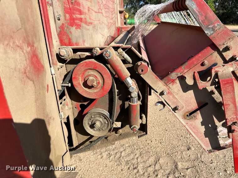 image for item ER8072 1994 Case IH 8465A round baler