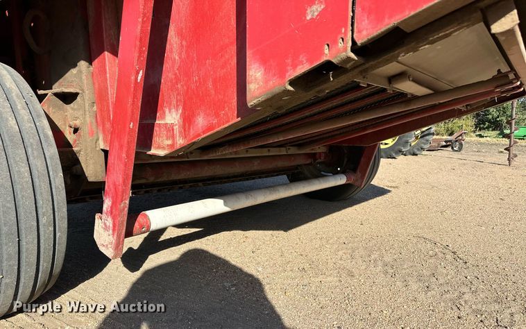 image for item ER8072 1994 Case IH 8465A round baler