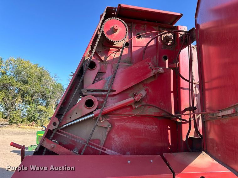 image for item ER8072 1994 Case IH 8465A round baler