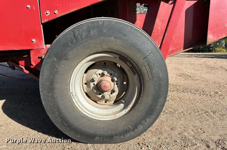 image for item ER8072 1994 Case IH 8465A round baler