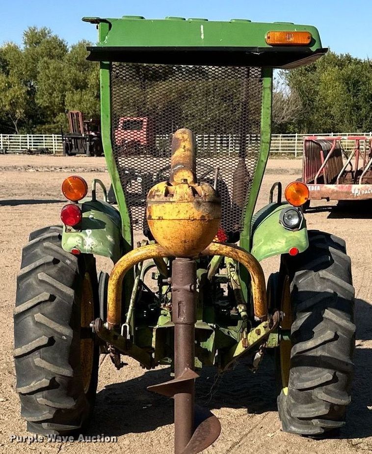 image for item ER8073 1978 John Deere 850 tractor