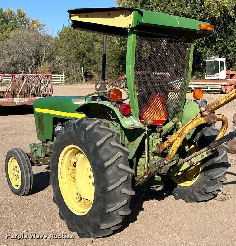 image for item ER8073 1978 John Deere 850 tractor