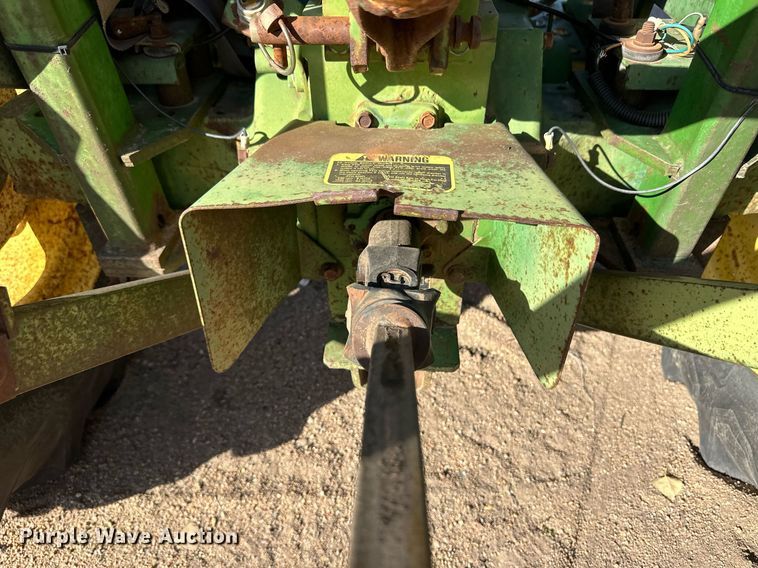 image for item ER8073 1978 John Deere 850 tractor