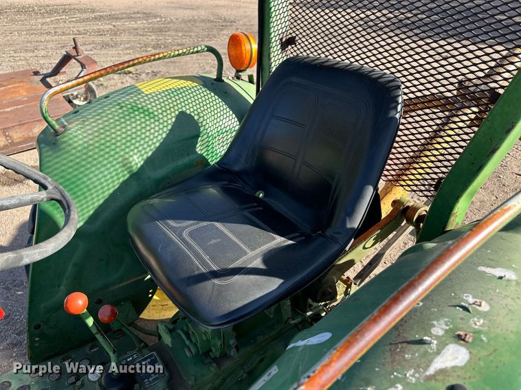 image for item ER8073 1978 John Deere 850 tractor