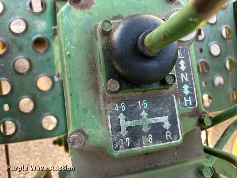 image for item ER8073 1978 John Deere 850 tractor