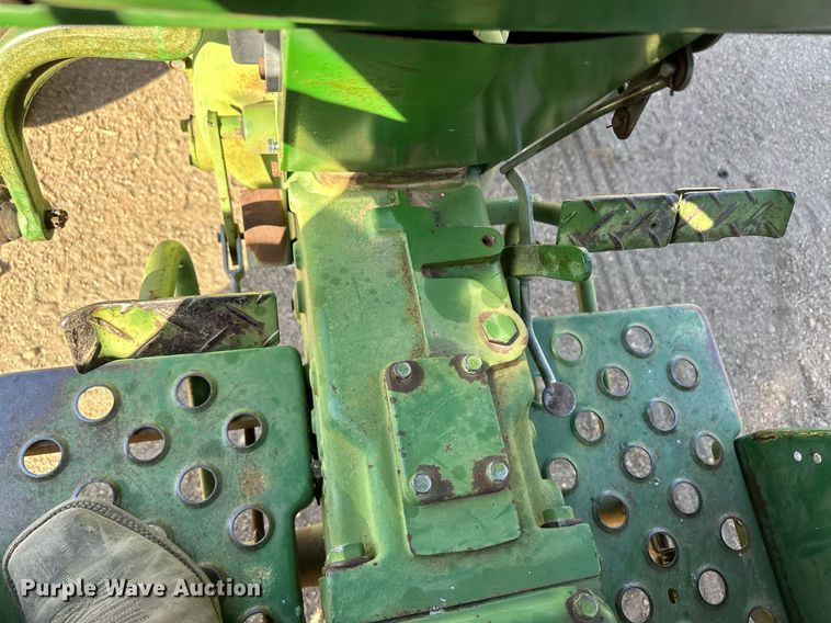 image for item ER8073 1978 John Deere 850 tractor
